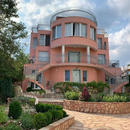 Sunray Guest House, Private Rooms & Apartment With Lovely Sea View Várna Kültér fotó
