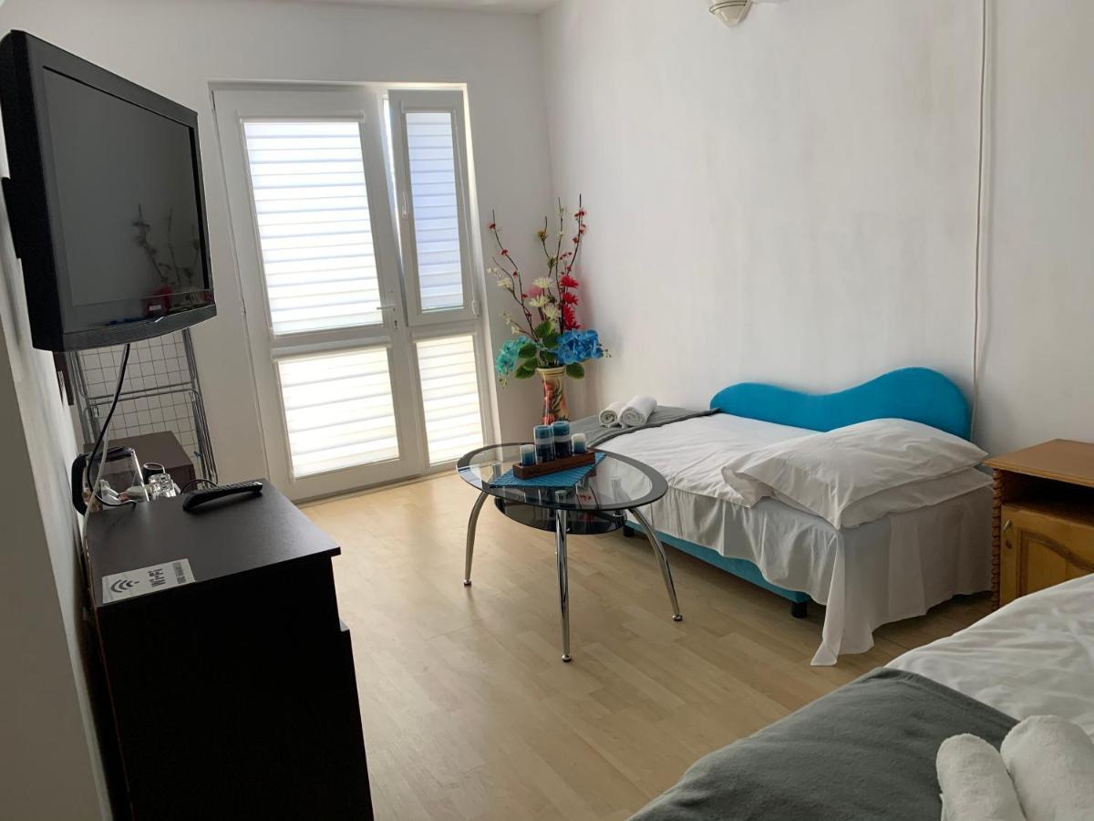 Sunray Guest House, Private Rooms & Apartment With Lovely Sea View Várna Kültér fotó