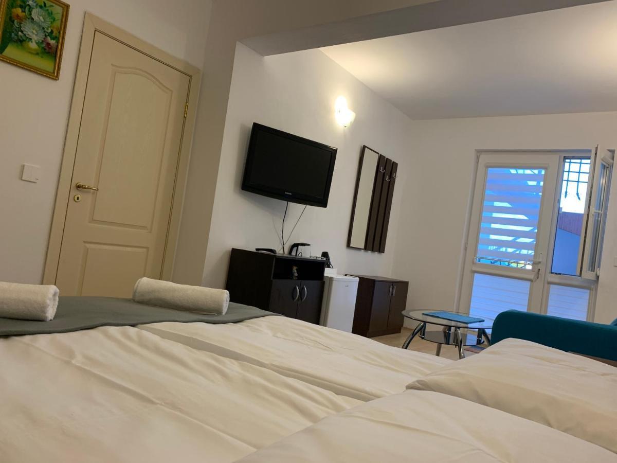 Sunray Guest House, Private Rooms & Apartment With Lovely Sea View Várna Kültér fotó