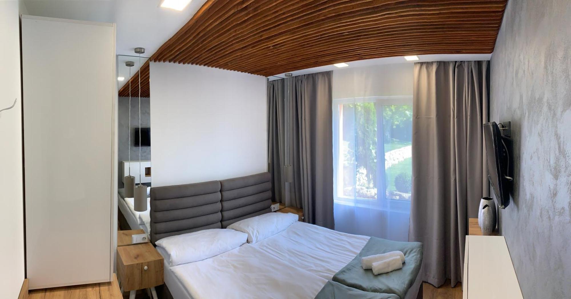 Sunray Guest House, Private Rooms & Apartment With Lovely Sea View Várna Kültér fotó