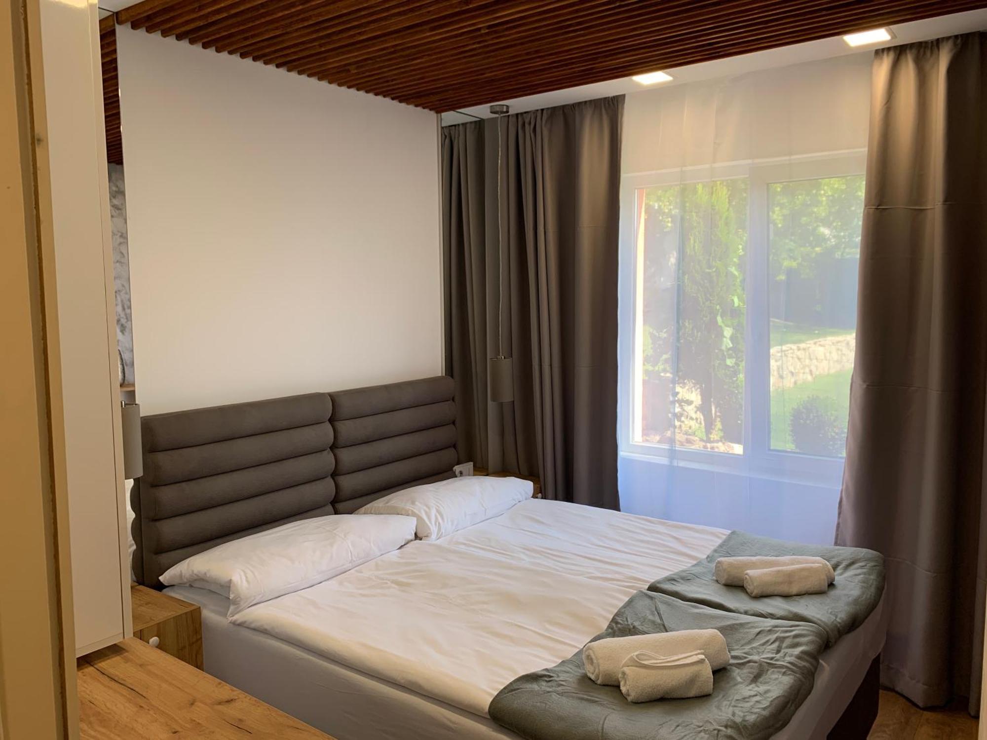 Sunray Guest House, Private Rooms & Apartment With Lovely Sea View Várna Kültér fotó