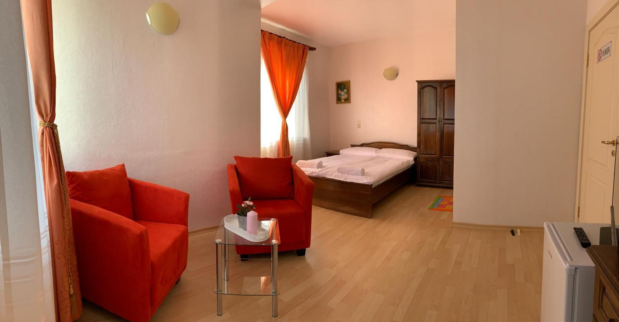 Sunray Guest House, Private Rooms & Apartment With Lovely Sea View Várna Kültér fotó