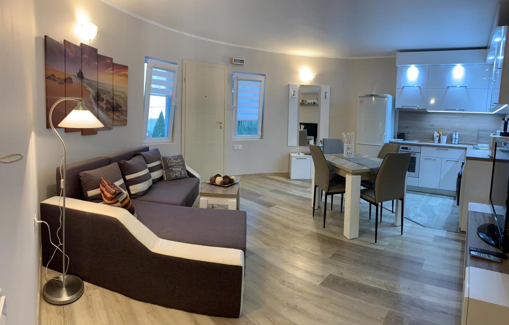 Sunray Guest House, Private Rooms & Apartment With Lovely Sea View Várna Kültér fotó